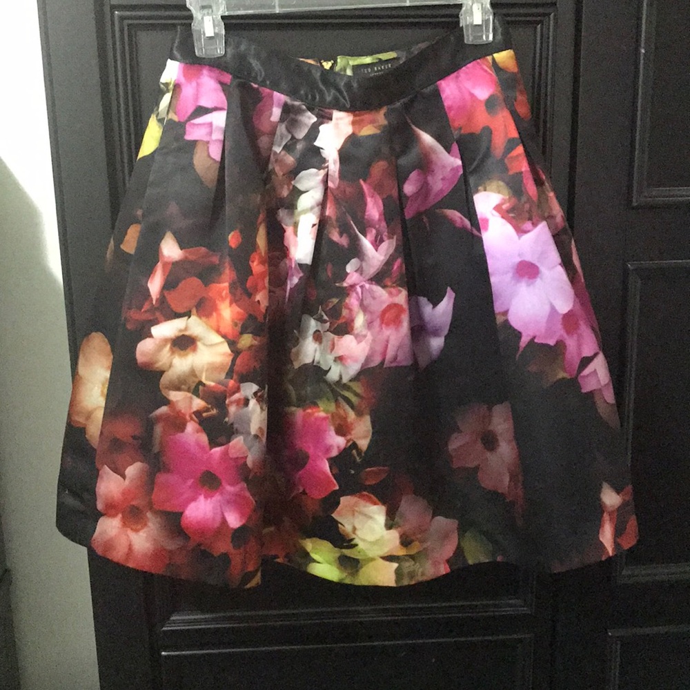 Ted Baker floral skirt size 1 ( fits more like 0)